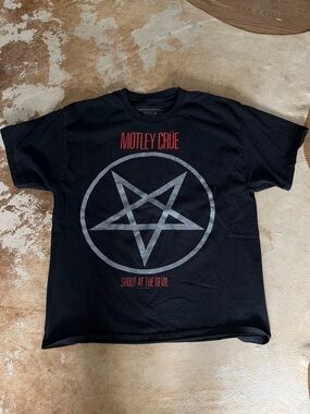 Mötley Crüe Tee size XL. GUC.